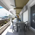 Blue Horizon 5 Apartment *