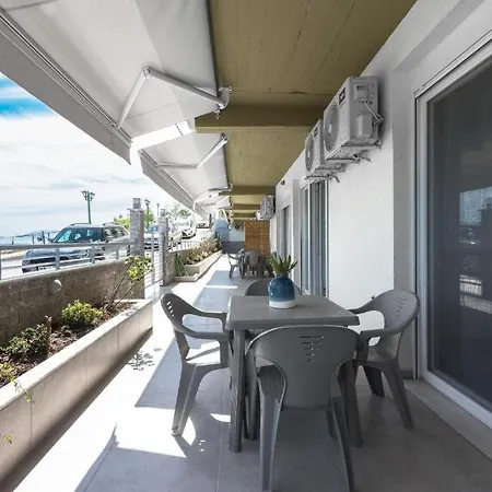 Blue Horizon 5 Apartment *
