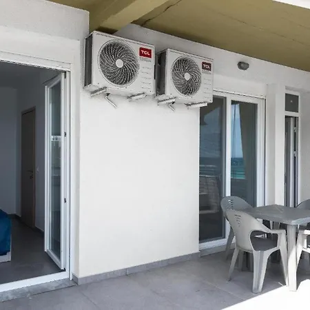 Blue Horizon 5 Apartment *